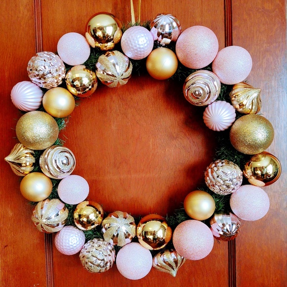 HAND CRAFTED CHRISTMAS ORNAMENT WREATH 20"